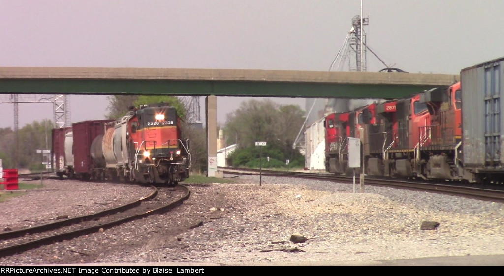 CN M396 meets BNSF local